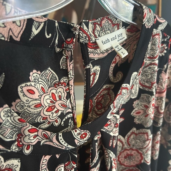 Faith and Joy Black and Red Floral Key Hole Blouse L - Picture 10 of 16